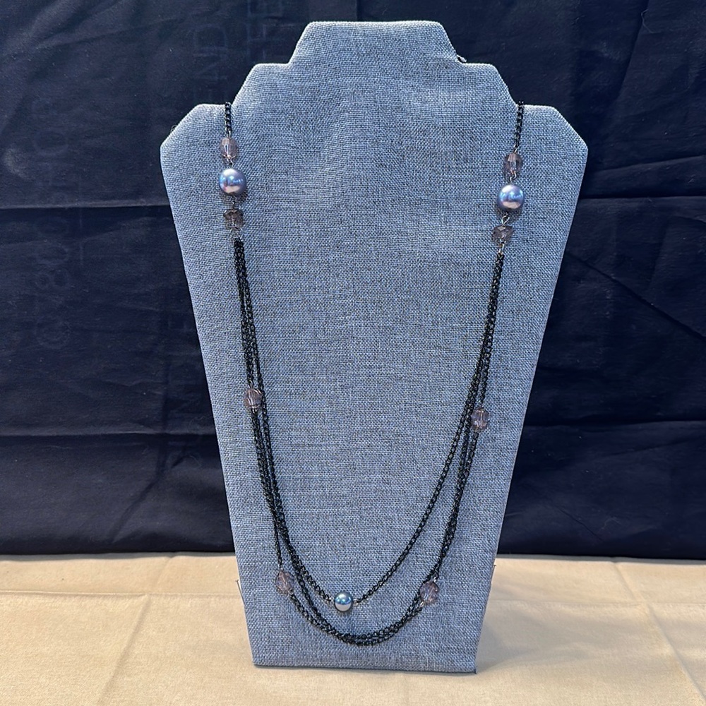 Necklace and earring set by Marysol Accessories 🖤💙🖤 (N163)